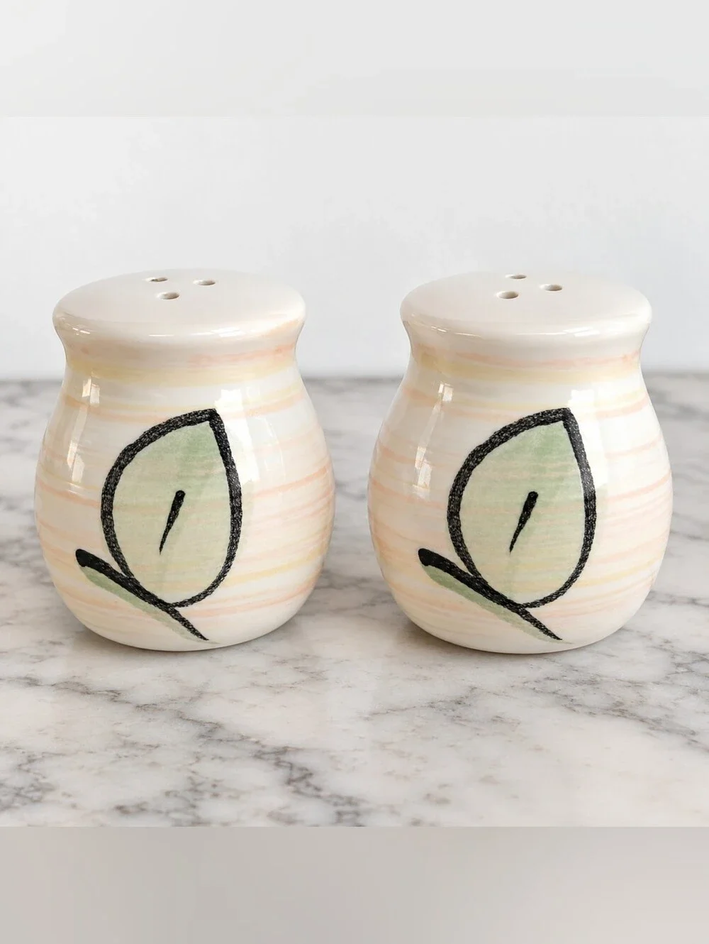 Pfaltzgraff Tango Salt & Pepper Shakers Green Leaf Discontinued Stoneware Set